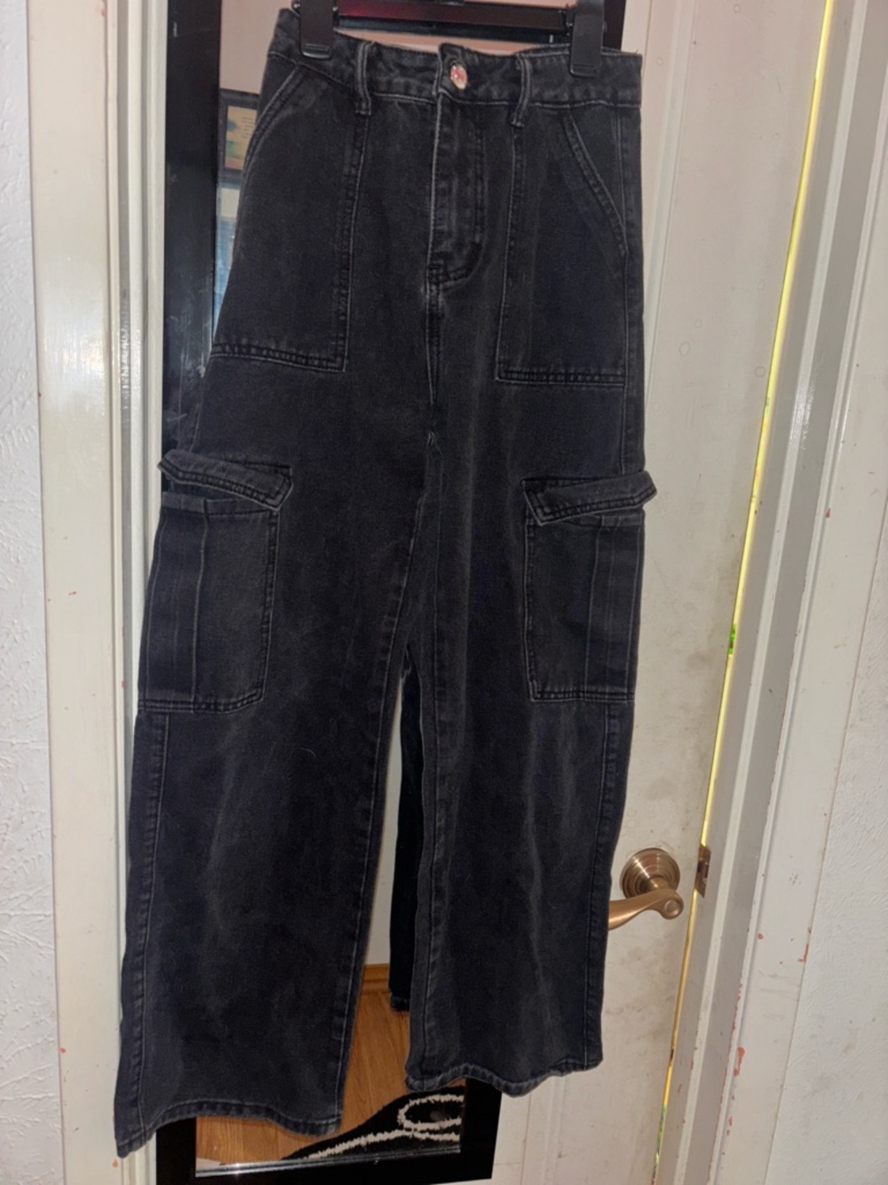 Black Wide-Leg Cargo Jeans